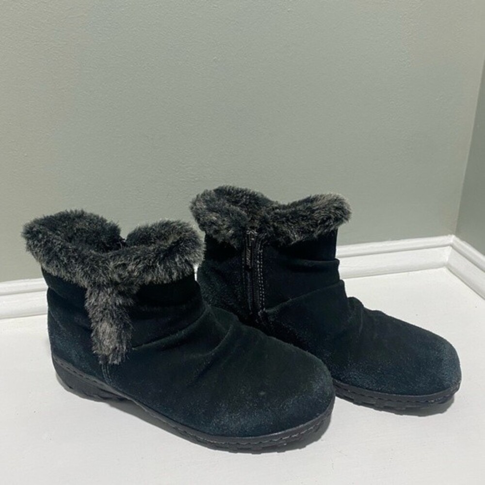All Weather Black Leather Faux Fur Ankle Boots by Khombu -size 7